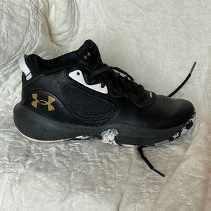 Boys Under Armour Youth Lockdown 6 GS Basketball shoes size 4.5Y